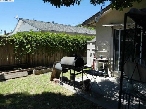 8648 Beverly Ln, Pleasanton, CA 94568-1217
