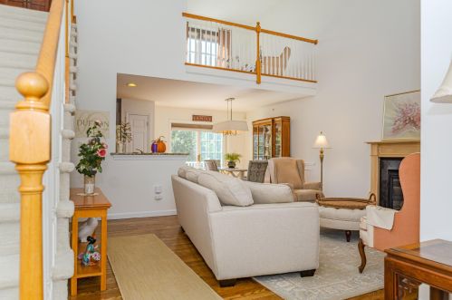 35 Parrish Dr, Londonderry, NH 03053-2880