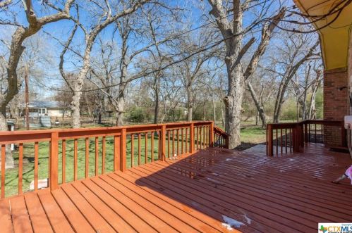 118 Chapparral Dr, Seguin, TX 78155-7010