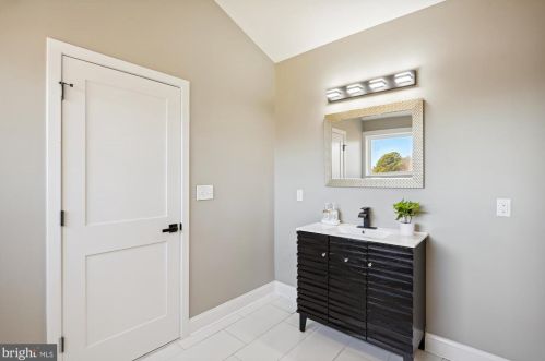 6615 Gude Ave, Silver Spring MD 20912-4827 exterior