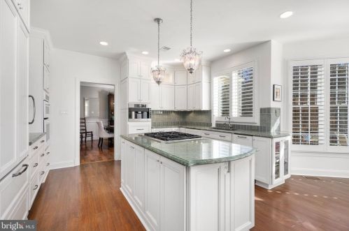 10101 Waterside Dr, Springfield VA  22015-3931 exterior