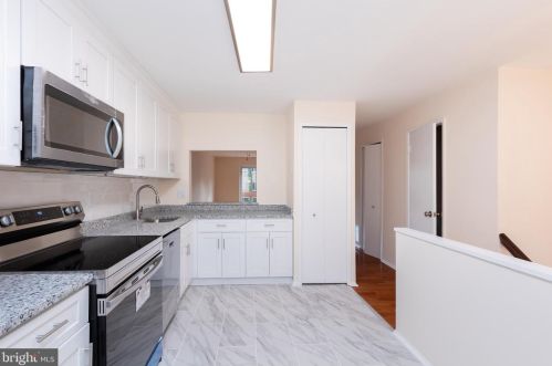 9752 Early Spring Way, Columbia MD  21046-2070 exterior