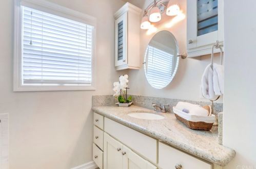 1527 Riviera Dr, Santa Ana CA 92706-1850 exterior