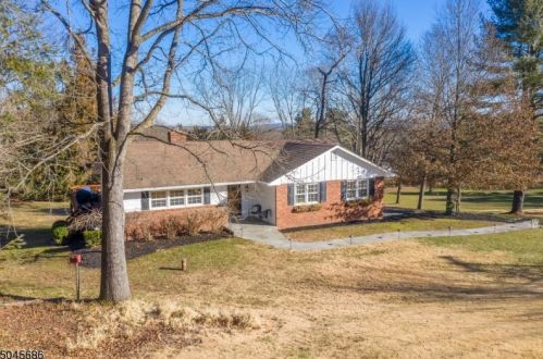 10 Chapel View Dr, Flemington, NJ 08822-4526