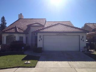1056 Robinson Ave, Clovis, CA 93612-5886