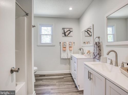 2324 Chestnut Hill Rd, Harpers Ferry WV  25425-5140 exterior