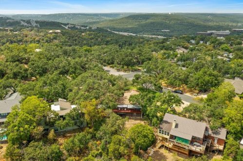 8429 Adirondack Trl, Austin TX  78759-7937 exterior