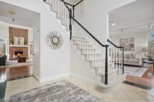 32 Ammerman Way, Chester, NJ 07930-2215
