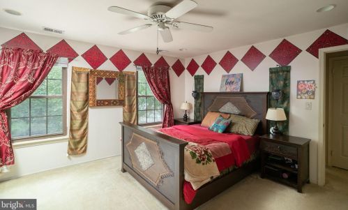 76 Wyndham Pl, Trenton NJ 08691-3126 exterior