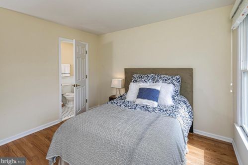 1 Tomlyn Dr, Princeton NJ  08540-4316 exterior