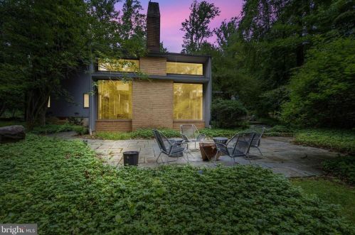 24 White Oak Dr, Princeton, NJ 08540-1230