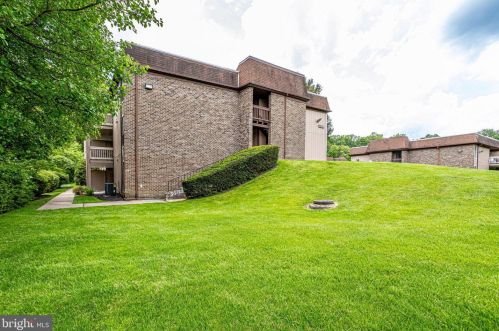 8511 Barrington Ct, Springfield VA  22152-1011 exterior
