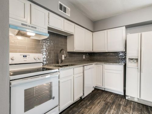 3037 Mccarthy St, Irving TX  75062-4150 exterior