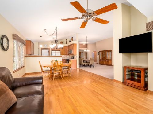 1088 Birchwood Dr, Pingree Grove IL  60140-9107 exterior