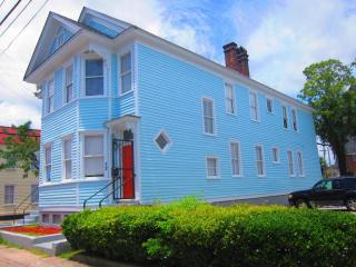 72 Amherst St, Charleston, SC 29403-6711
