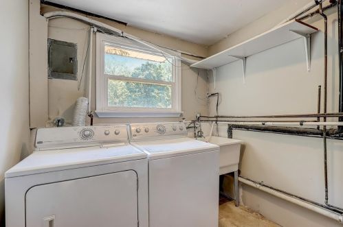 151 Camelot Way, Lemont IL  60440-2084 exterior