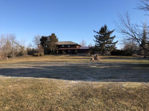 49 Tomahawk Trl, Oswego, IL 60543-9516