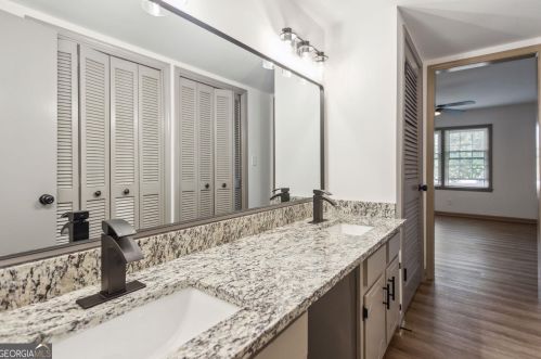 74 Montre Sq, Atlanta GA  30327-4044 exterior