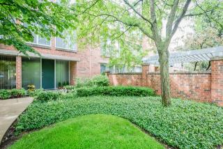 8060 Arbor Ln, Northfield, IL 60093-3397
