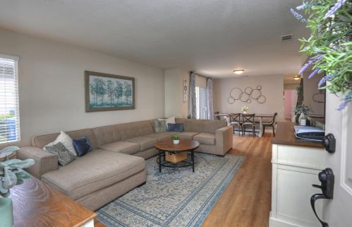 114 Kalley Dr, Santa Barbara, CA 93117-1083