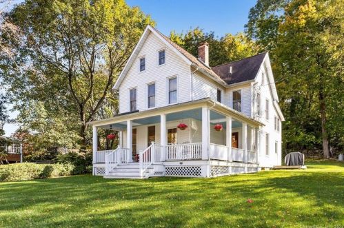 28 Church St, Wilton CT  06897-4903 exterior