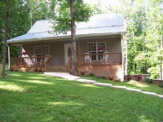 128 Winter Ln, Trenton, GA 30752-4147