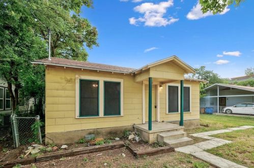 700 Clifford Dr, Austin TX  78745-3330 exterior