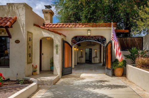 538 9th Ave, Escondido, CA 92025-5132