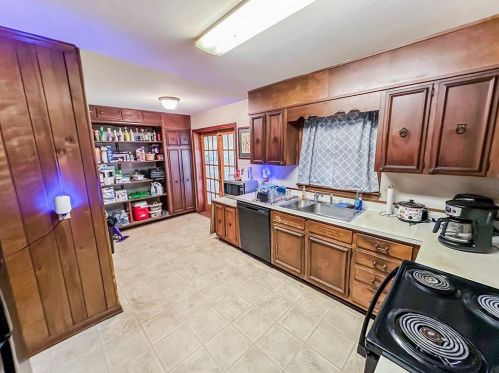 1753 Kimberly Dr, Marietta, GA 30008-4488