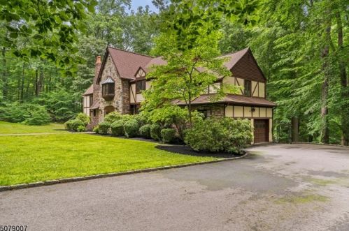 48 Bailey Hollow Rd, Morristown, NJ 07960-6203