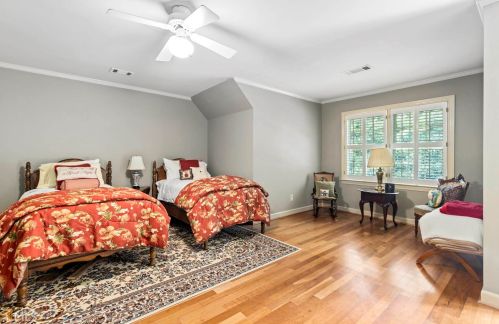 250 Cameron Ridge Dr, Atlanta GA  30328-4709 exterior