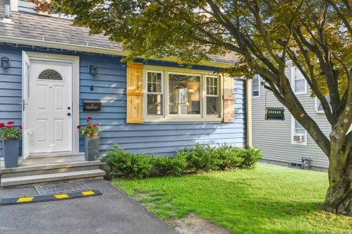 3 Olmstead Pl, Norwalk, CT 06855-1311