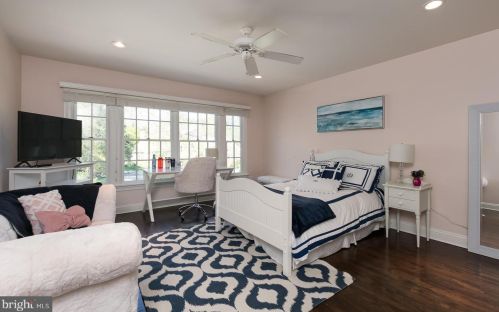 19 Derwent Dr, Princeton NJ  08540-7551 exterior