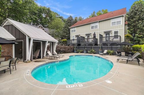 380 Grant Cir, Atlanta GA  30315-2017 exterior