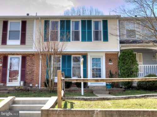 9125 Blarney Stone Dr, Springfield VA  22152-2146 exterior