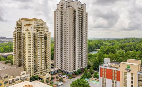 795 Hammond Dr, Atlanta GA  30328-5517 exterior
