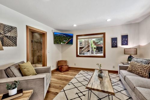 11455 Sitzmark Way, Truckee CA  96161-6163 exterior