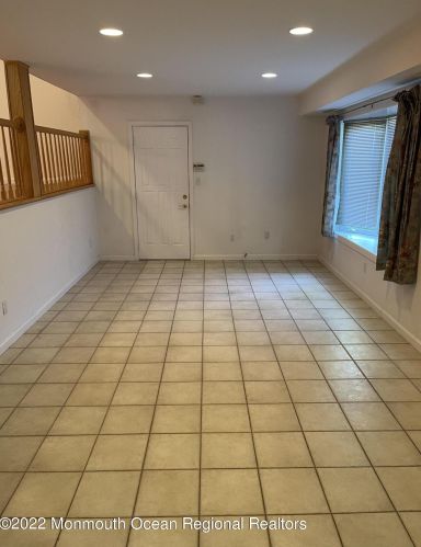 33 Branch Rd, Oakhurst, NJ 07755-1003