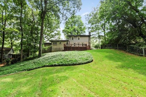 6879 Lockridge Dr, Atlanta GA  30360-1514 exterior