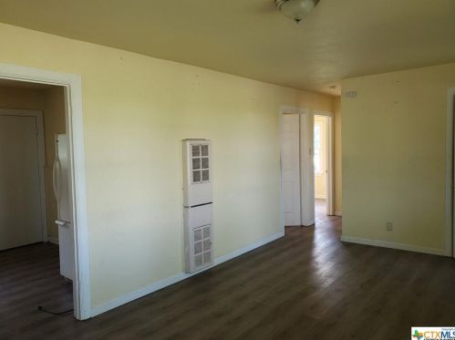 2003 Guadalupe St, Seguin TX  78155-1931 exterior