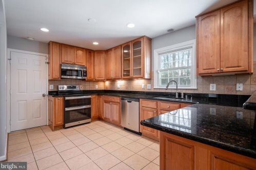 7611 Lindside Pl, Springfield, VA 22153-3526