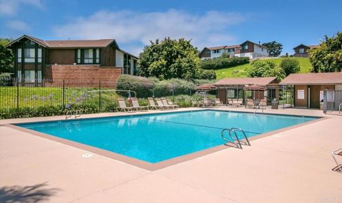 2467 Caminito Ocean Cv, Cardiff By The Sea CA  92007-2225 exterior