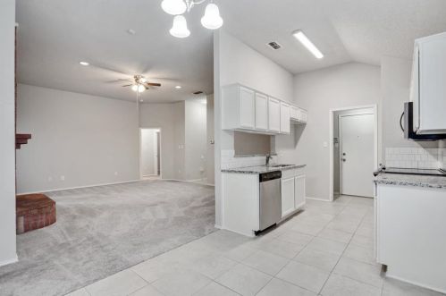 6837 Beaty St, Fort Worth TX  76112-6704 exterior