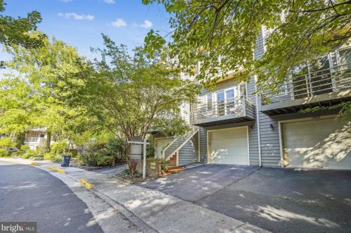 1958 Lakeport Way, Herndon, VA 20191-5406
