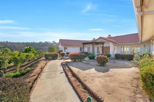 13771 Pauma Vista Dr, Valley Center, CA 92082-3912