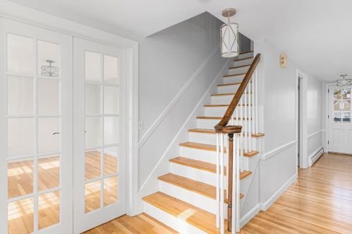285 Crestwood Rd, Warwick, RI 02886-9411