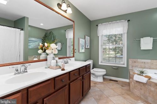 276 Pne Crk Dr, Carlisle PA  17013-9611 exterior