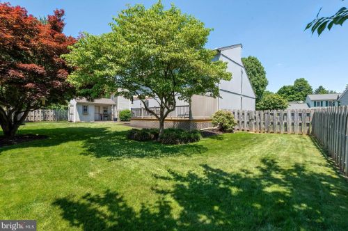 884 Salisbury Ct, Lancaster PA  17601-4481 exterior