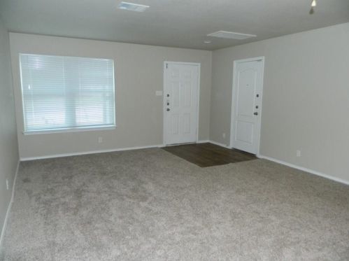 741 New Bridge Dr, Uhland TX  78640-5542 exterior