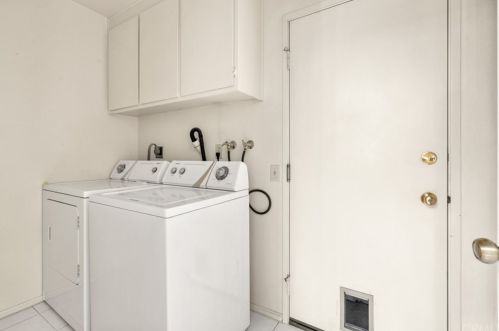 465 Deerfield Ave, Irvine CA  92606-7661 exterior